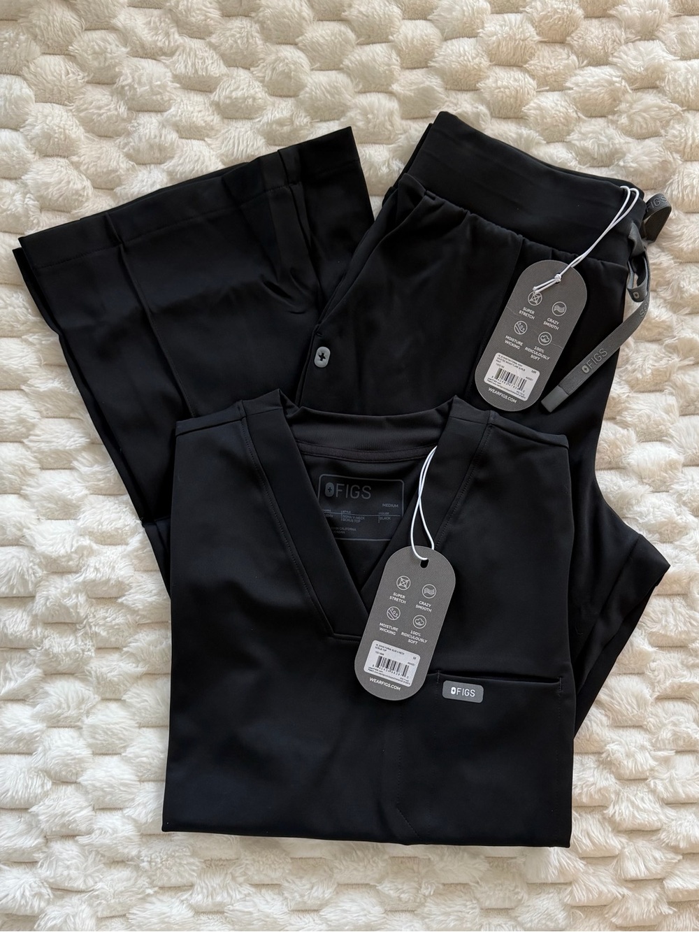 FIGS FORMx Black Scrubs Set - Evanston Pants & Sona V-Neck Top - Size M/MR
